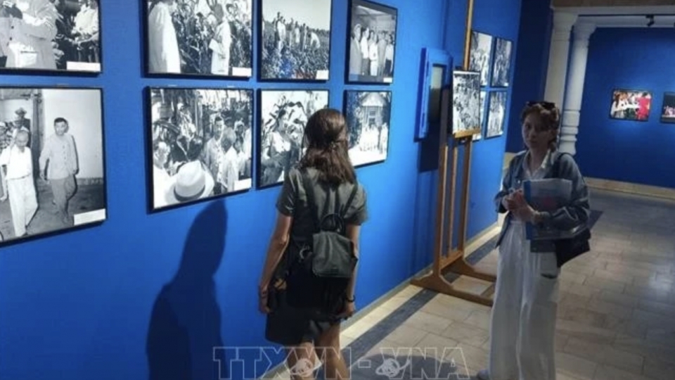 Photo exhibition features Uzbekistan – Vietnam friendship